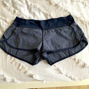 Lululemon size 6 navy striped speed short